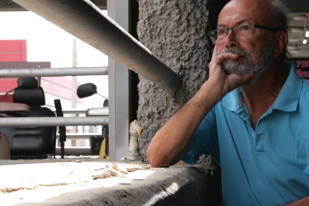 Propietario preocupado obra mal ejecutada problemas reforma - Reformas Guimerà