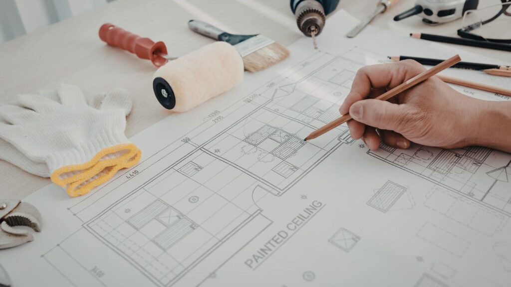 La mayoría de problemas graves en reformas tienen el mismo origen: un contrato mal redactado o, directamente, la ausencia de contrato. Cuando todo va bien, el contrato no importa. Cuando algo sale mal, es lo único que importa.