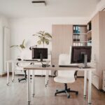 Teletrabajar en Gavà Mar puede ser una experiencia de lujo si el espacio está diseñado para ello. En Reformas Guimerà, fusionamos tu necesidad profesional con el diseño y confort que tu hogar merece. ¿Hablamos y diseñamos tu despacho ideal?