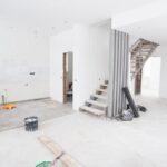 El inicio de una reforma integral puede generar vértigo al ver la vivienda desmontada. Sin embargo, si la empresa trabaja con método, el cliente experimentará tranquilidad gracias a una comunicación transparente.